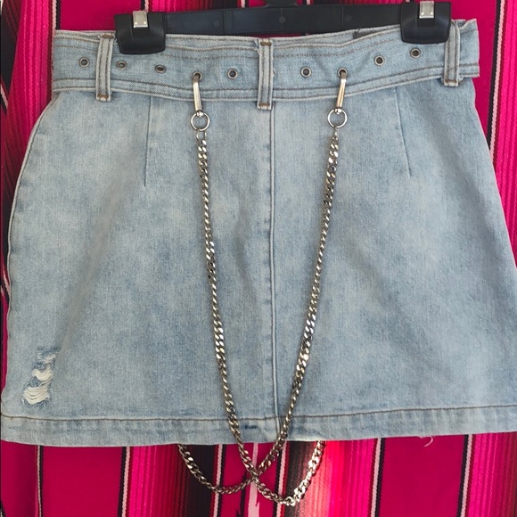 CARMAR denim skirt with belt and chain detail - Picture 5 of 6